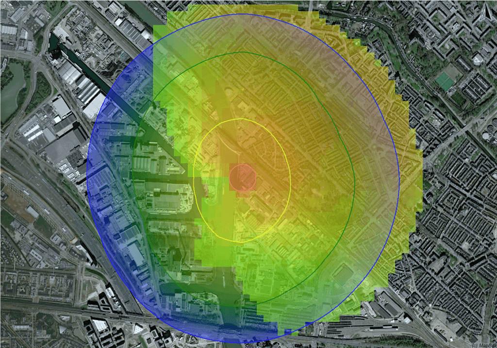 Individual risk contour map overlaid on a facility site plan from a Process Pulse QRA study
